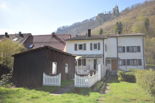 — VERKAUFT — Toller Garten/ Blick aufs Schloss