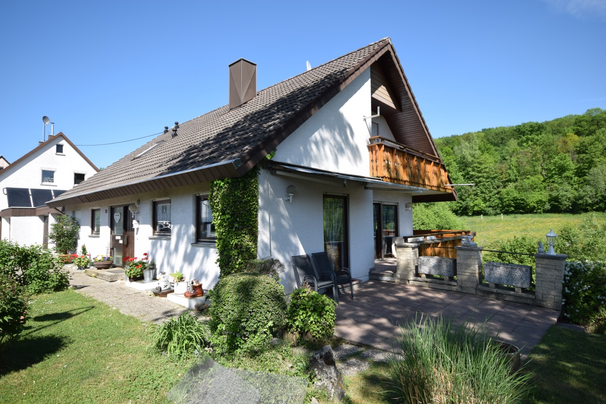 — VERKAUFT — Pliezhausen/Rübgarten: Terrassen-/Balkon-Naturparadies – mitten im Grünen/ Ortsrandlage! EFH m. ELW