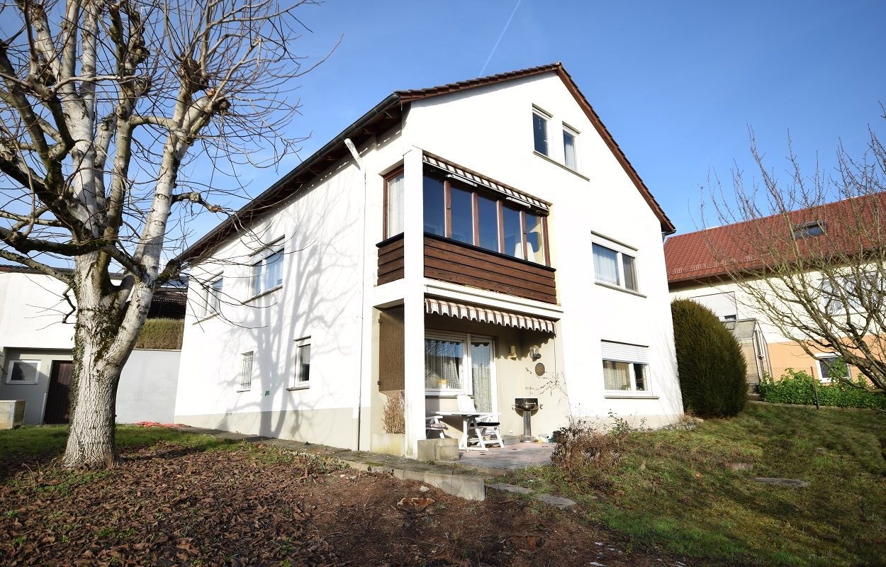 — VERKAUFT — 860 m² Grundstück – herrlicher Garten, freist. Einfamilienhaus mit 2-Zi.-ELW,