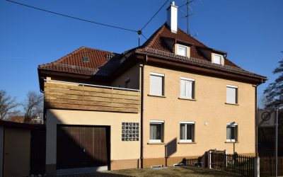 — VERKAUFT —  RT/Betzingen – Viel Haus und Fläche für´s Geld! Großes Wohnhaus mit 9 Zimmer und 4 Garagen (Altbau)