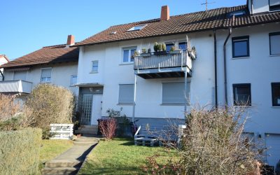 — VERKAUFT —  Pfullingen: Ideal für Immobilieneinsteiger! Günstige 2-Zimmer-Dachwhg. in ruhiger Halbhöhenlage – im 3-Familienhaus!