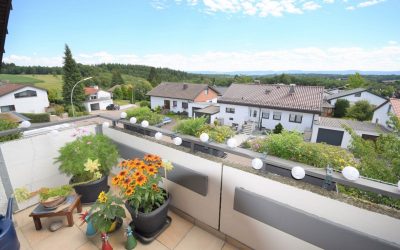 — VERKAUFT — _______________   Schdf.-Oberberken: Gelegenheit! Günstige Dachwhg. mit Balkon u. herrlicher Aussicht – Garten, Stpl