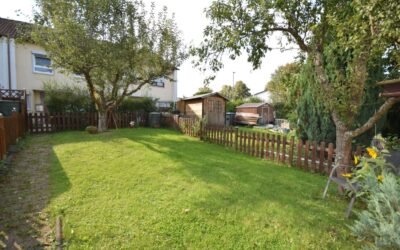 — VERKAUFT —   Sonniger Garten, große Terrasse und GARAGE. RH in RT-Orschel/Hagen