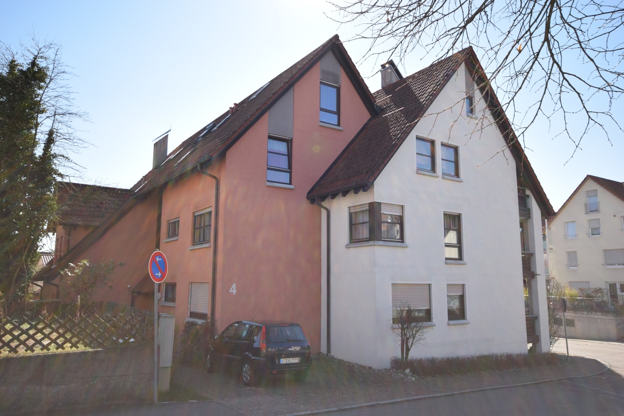 — VERMIETET — Zentrumsnah – ideal für Familien! Topp helle 4,5 Zi.-Dachmaisonette-Whg. mit Sonnenbalkon und GARAGE