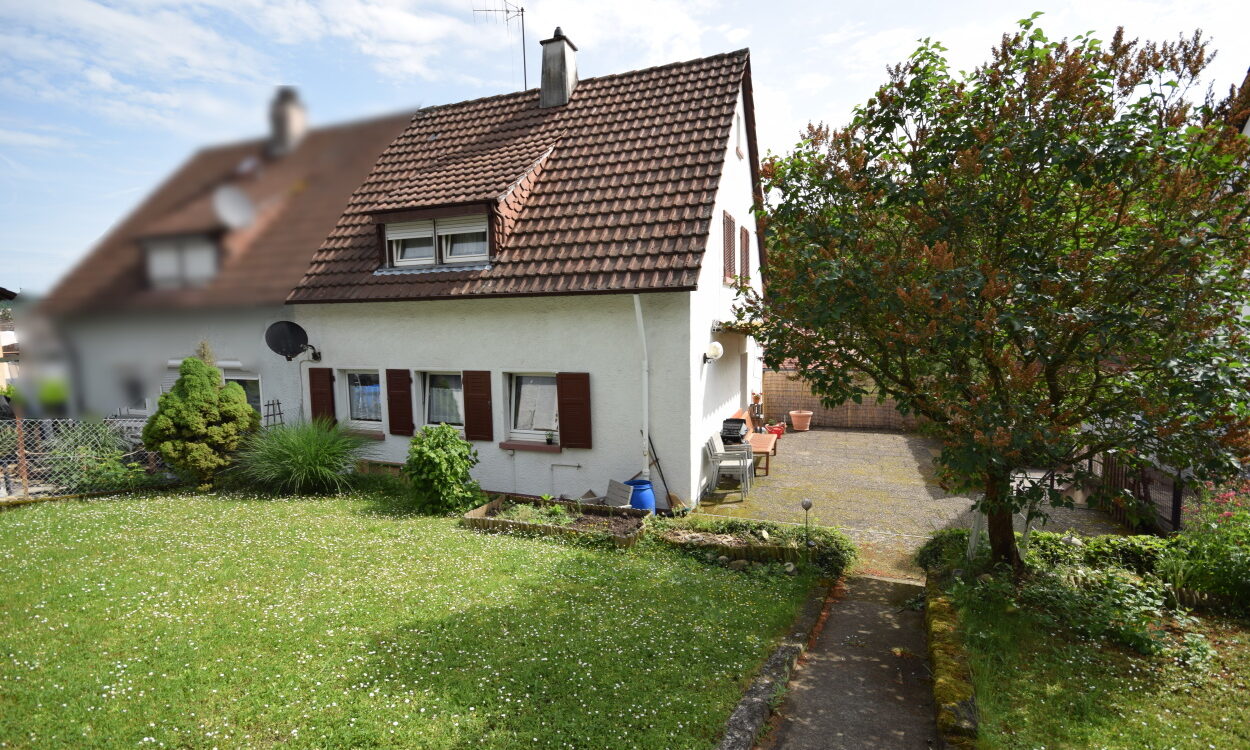 Niefern-Öschelbronn:  Für handwerklich Begabte – DHH mit schönem Garten – FESTPREIS