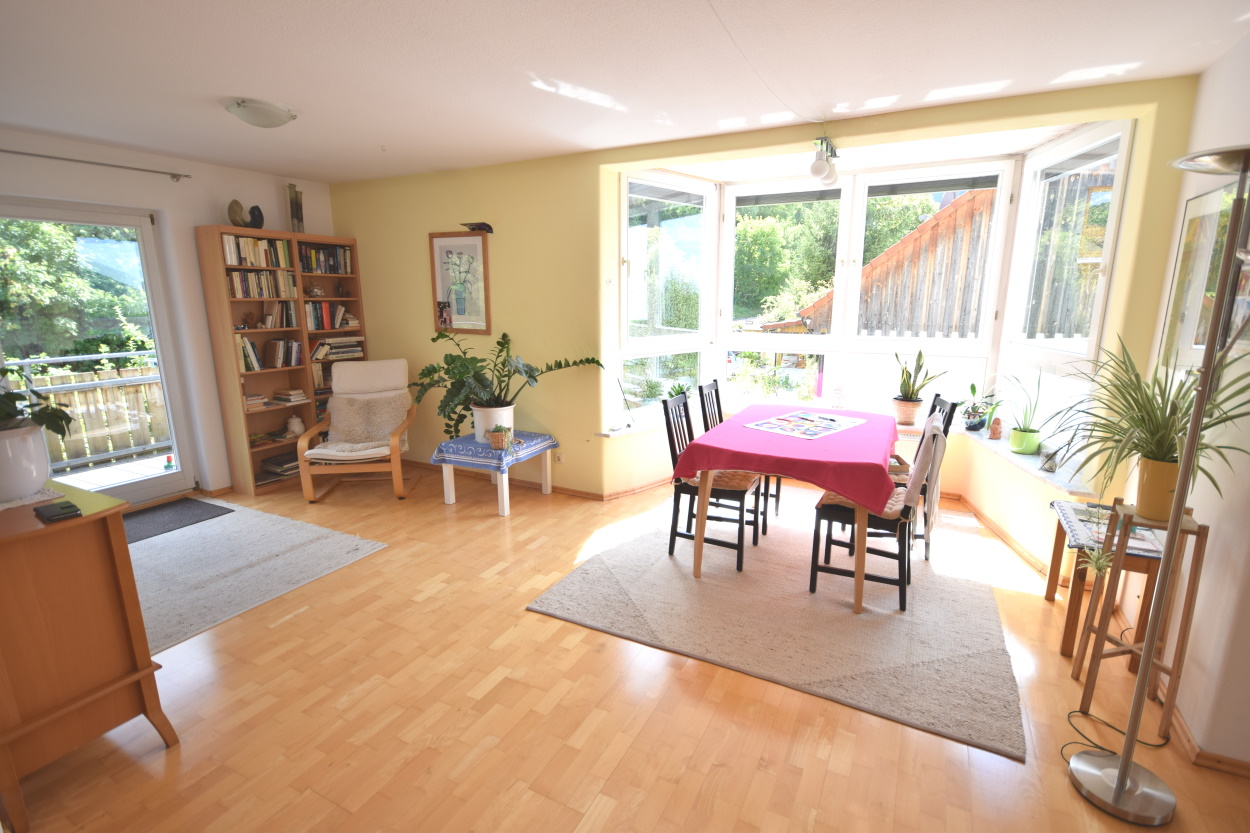 — VERKAUFT — Licht./Unterhausen – Viel Platz für Kinder, Gäste und Hobbys! 122 m² auf einer Etage + Garten und Garage!