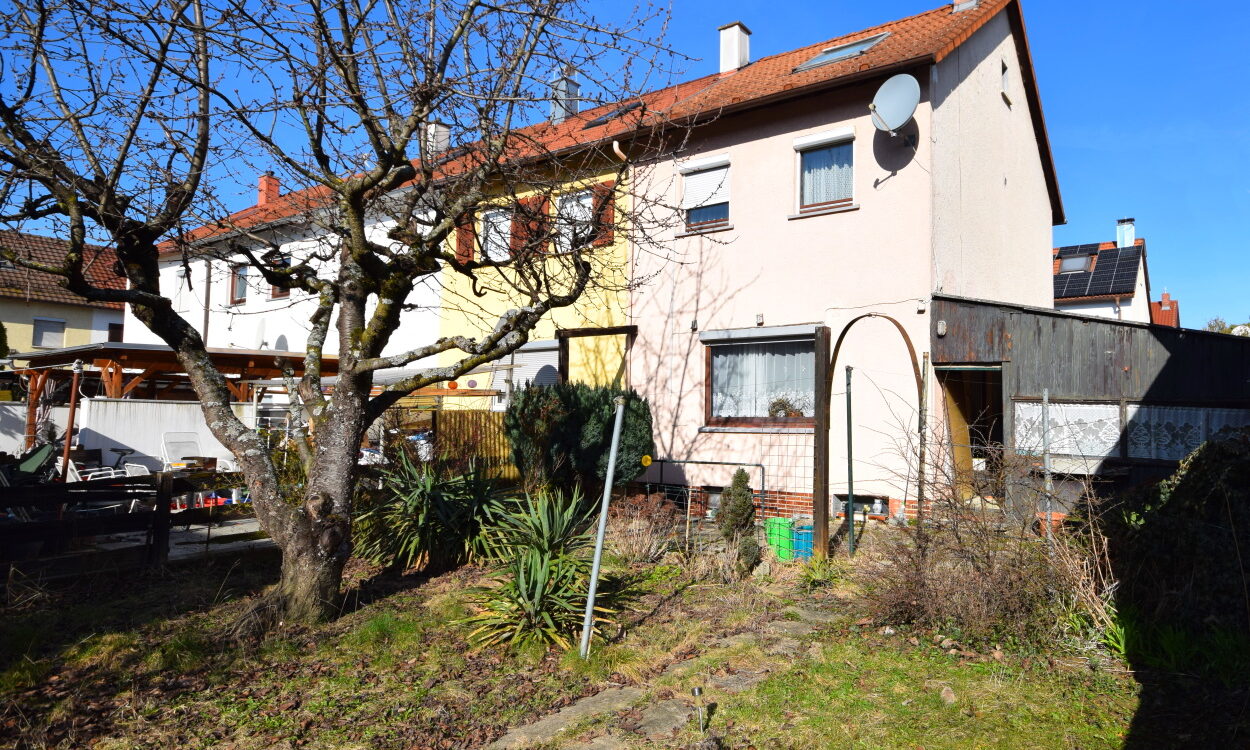 RT/ Voller Brunnen: Reiheneckhaus mit herrlich grossem Garten und Terrasse – ruhige Lage!