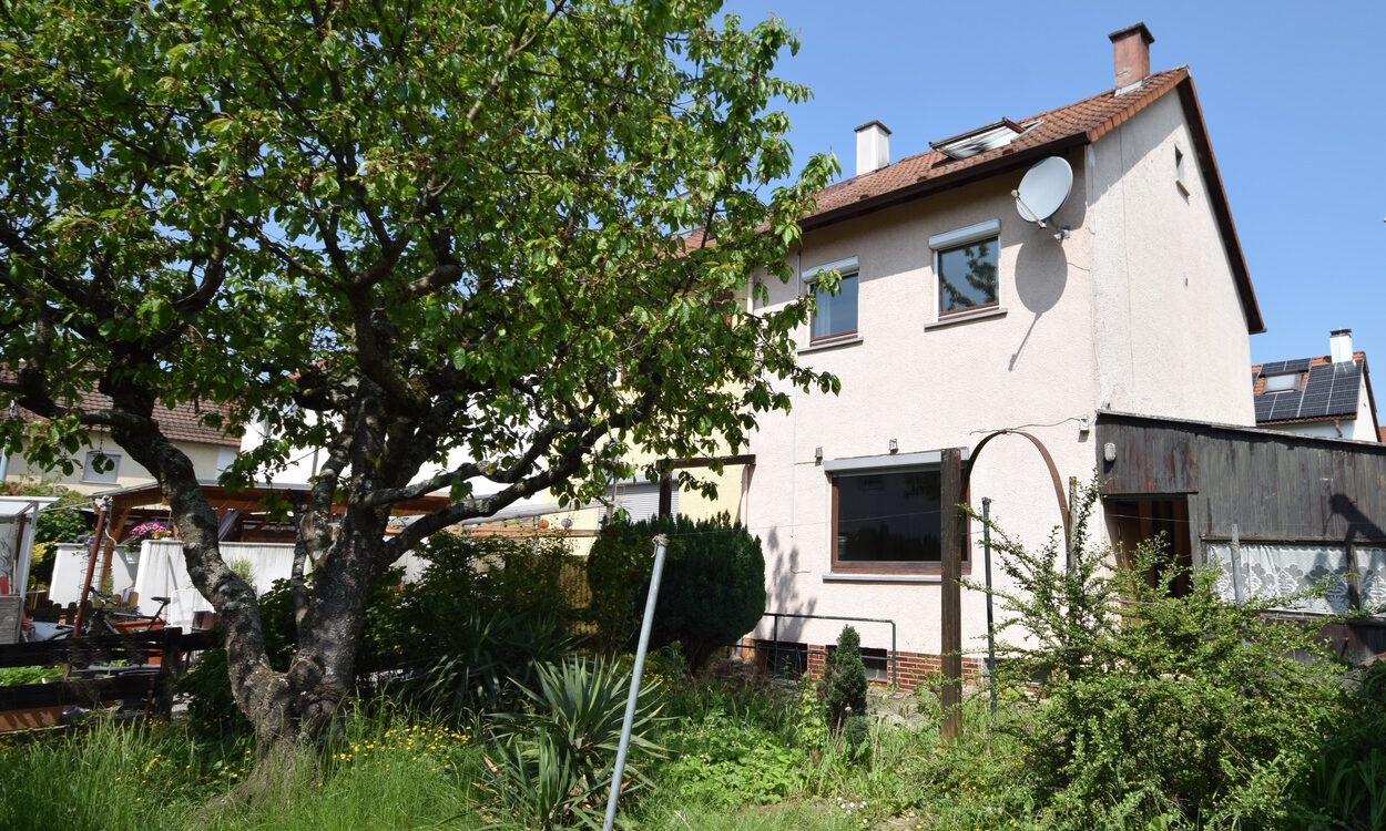 RT/ Voller Brunnen: REH mit herrlich grossem Garten und Terrasse – ruhige Lage!