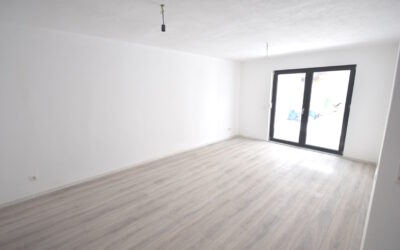 Alles auf einer Ebene! Geräumige 2,5-Zi.-EG-Whg. mit 16 m² Südterrasse und PKW-Stpl.