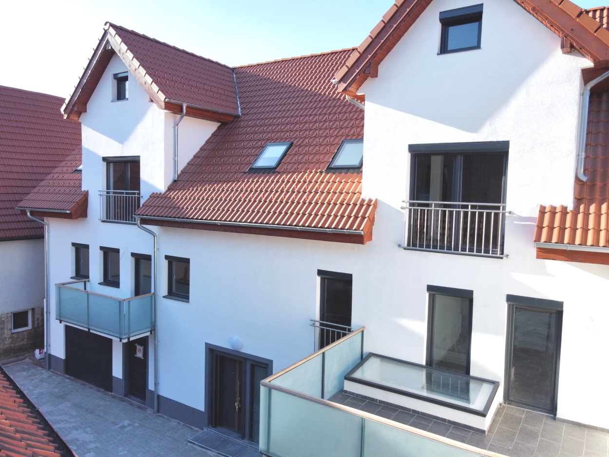 Wohnen mal anders! Individuelle 4-Zimmer-Wohnung (2.OG/DG) in rhg. Ortskernlage – alles NEU (kernsaniert) Wohnen mal anders! Individuelle 4-Zimmer-Wohnung (2.OG/DG) in rhg. Ortskernlage – alles NEU (kernsaniert)
