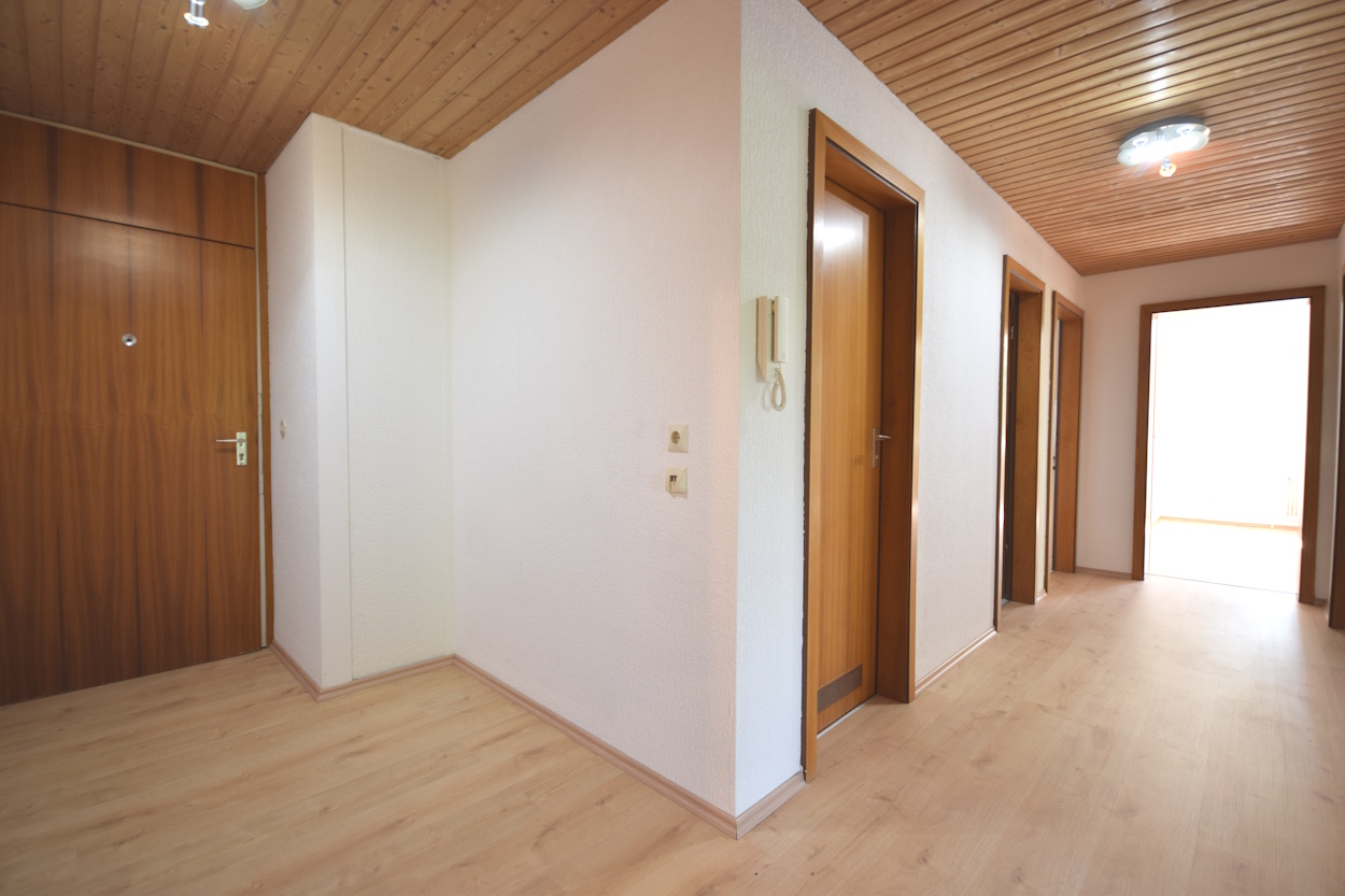 Reutlingen – 3-Zimmer HH Whg. im 4.OG – herrlich ruhige Lage, Balkon, Garage optional